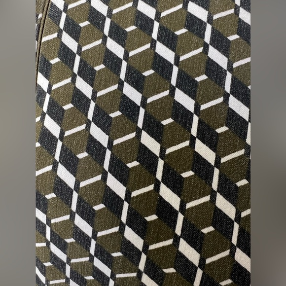 Le Chateau Business Style Dress - Picture 3 of 4